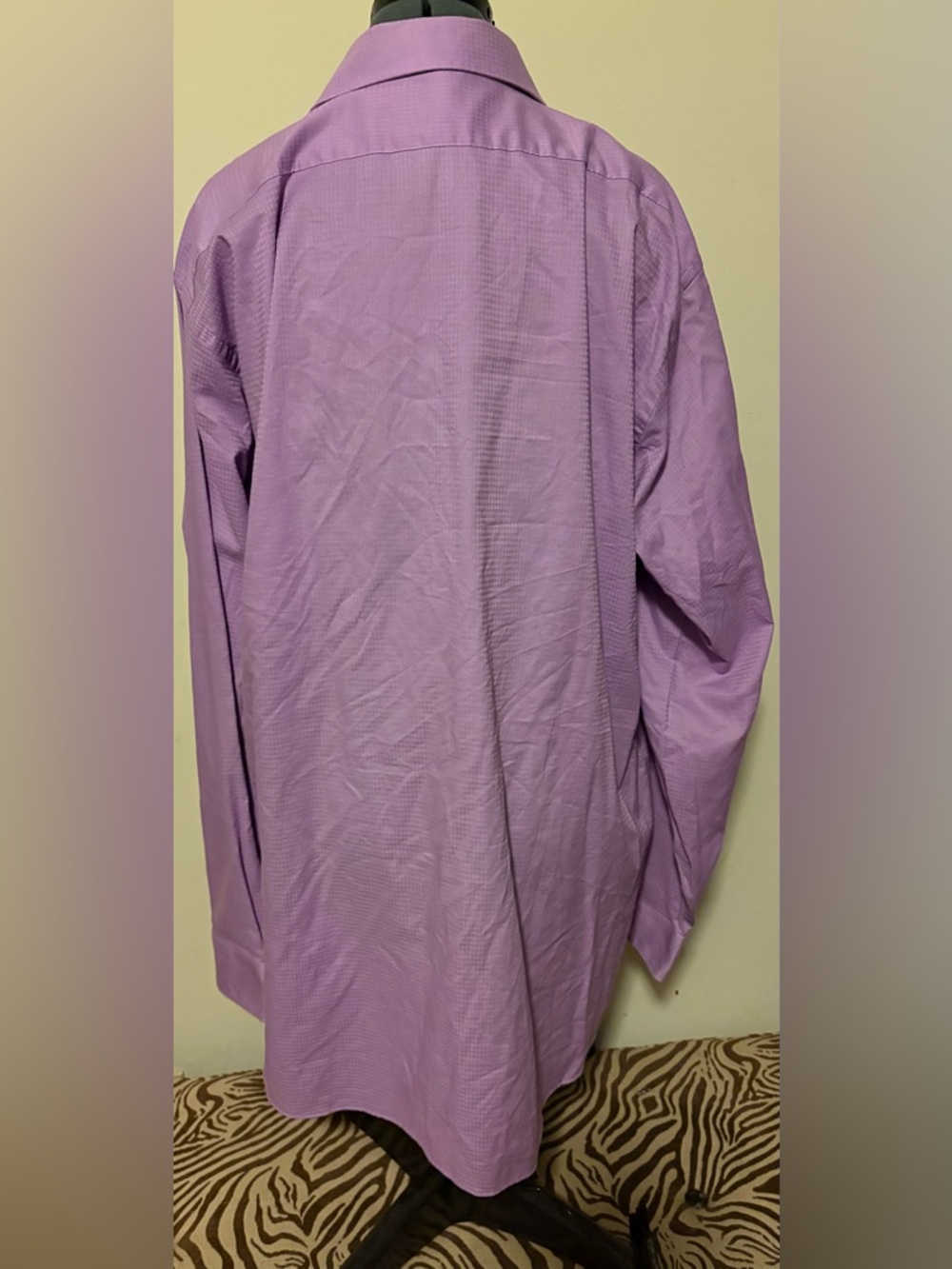 Men's lavender long sleeve button down dress shirt - Picture 4 of 6